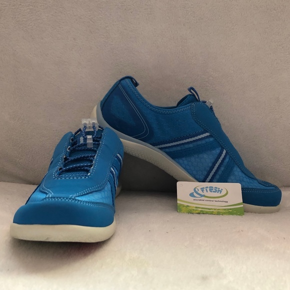 Lands' End Shoes - NWT Lands End sz 8 Water Shoes Blue & Pink